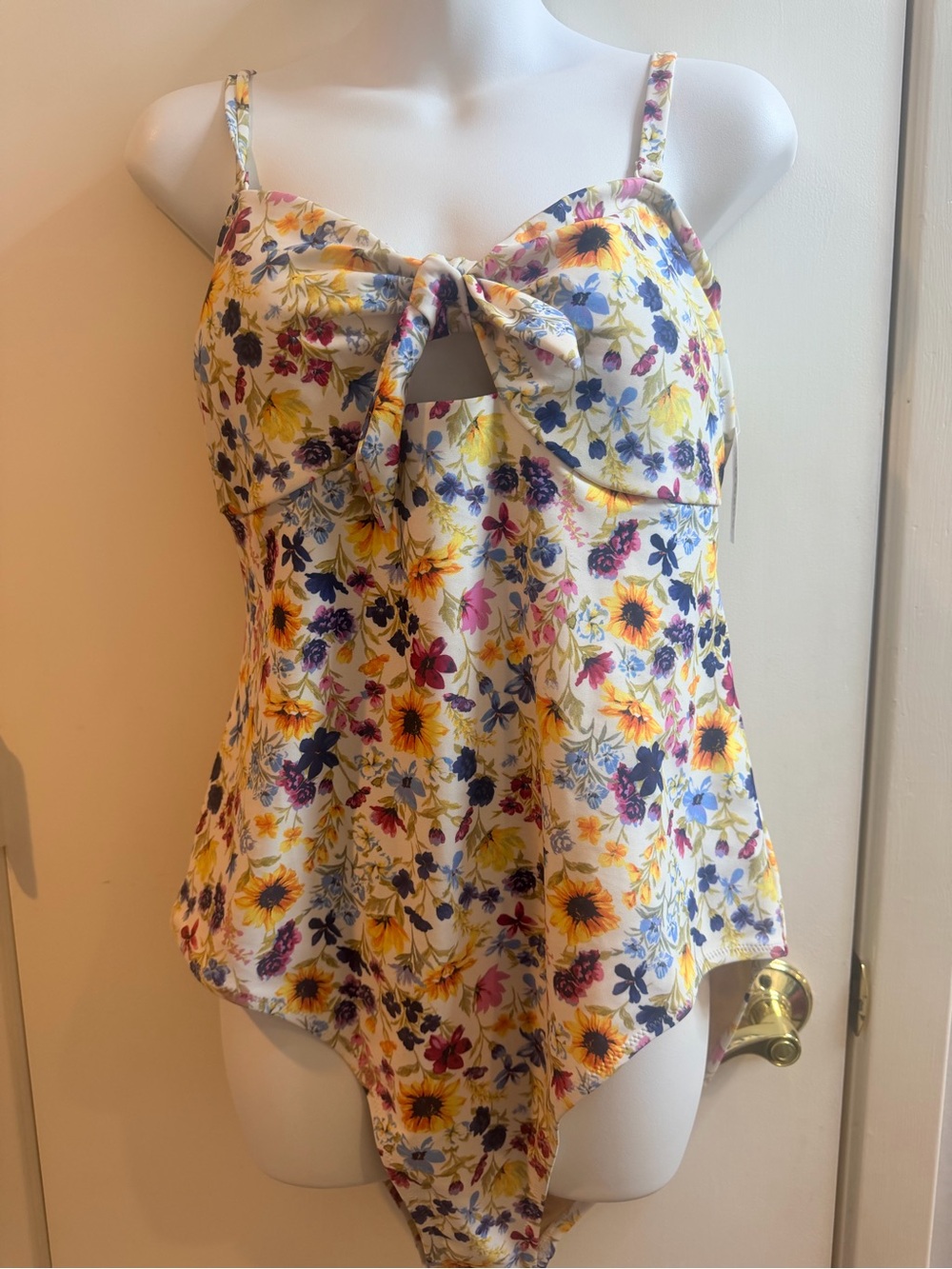 NWT Old Navy Floral Tie-Front Women’s swimsuit XL